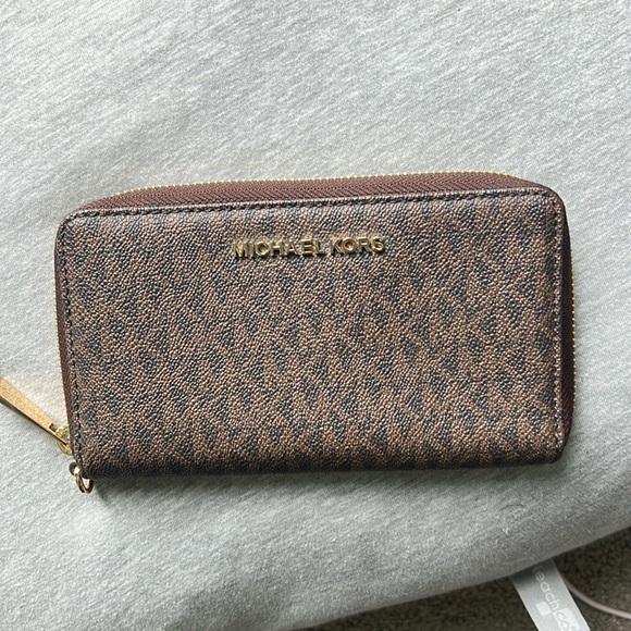 Michael Kors Wallet - Picture 1 of 5
